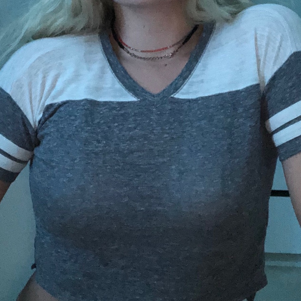 Old navy cropped grey T-shirt